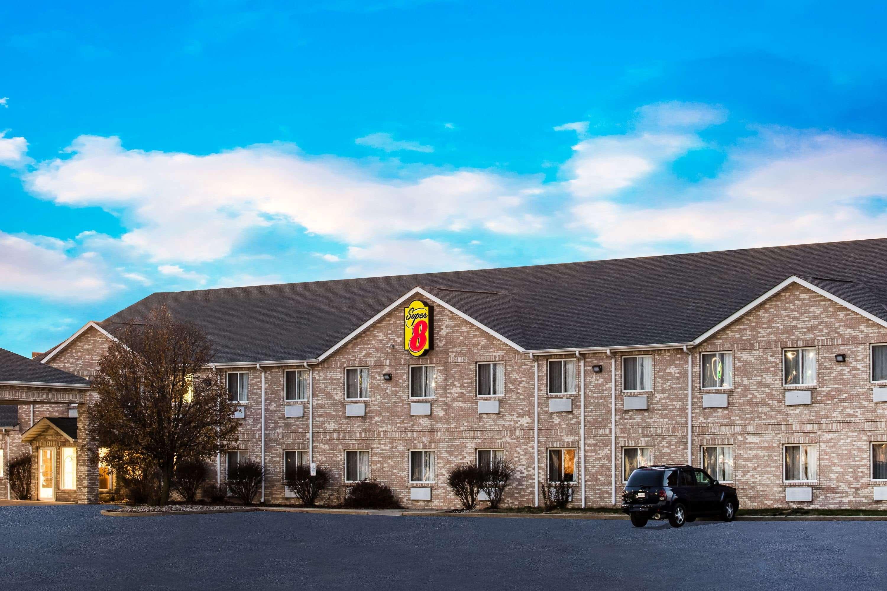 Hotel Super 8 By Wyndham Remington Exterior foto