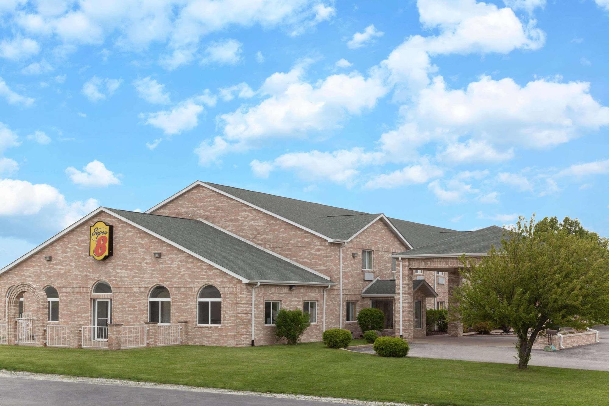 Hotel Super 8 By Wyndham Remington Exterior foto