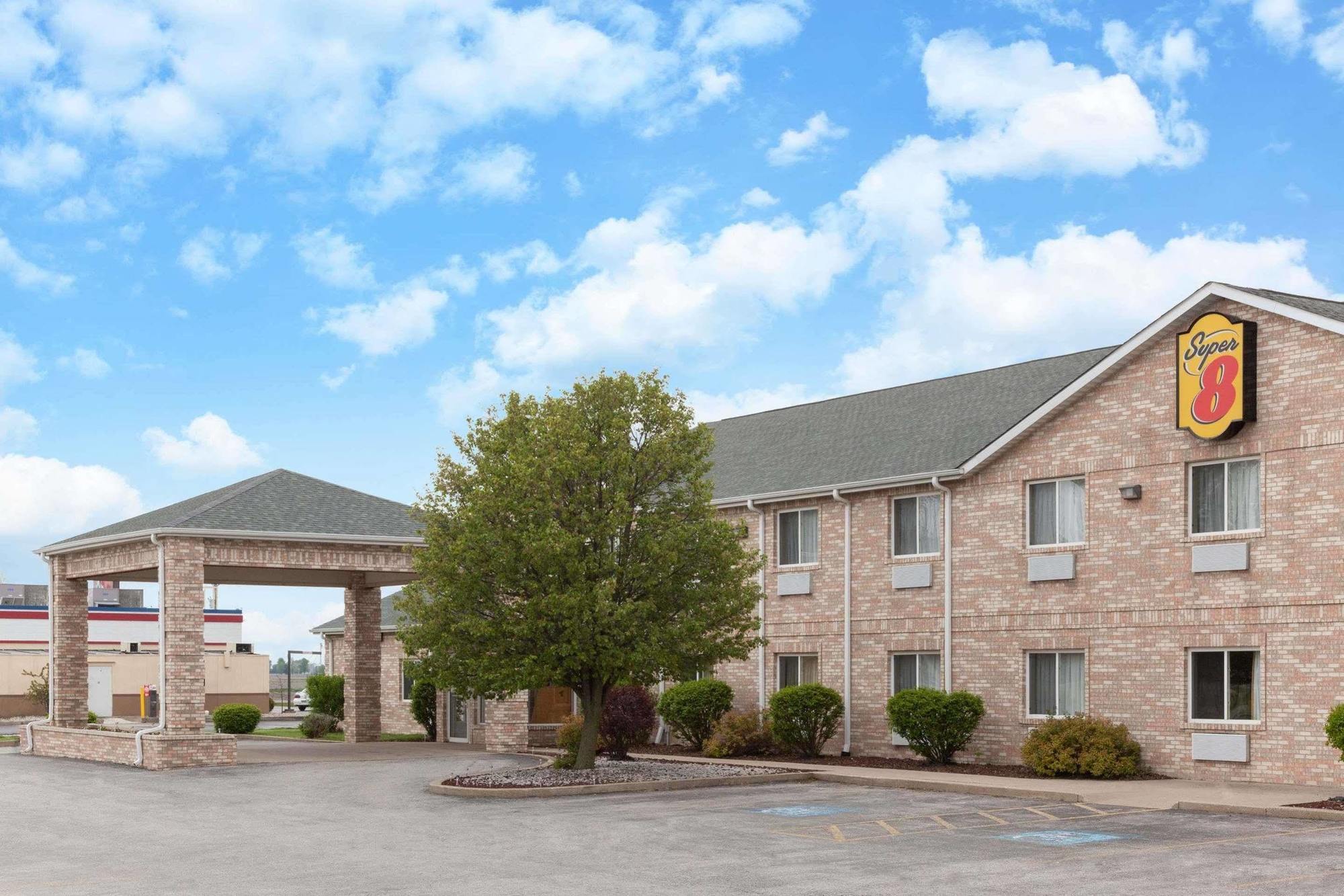 Hotel Super 8 By Wyndham Remington Exterior foto